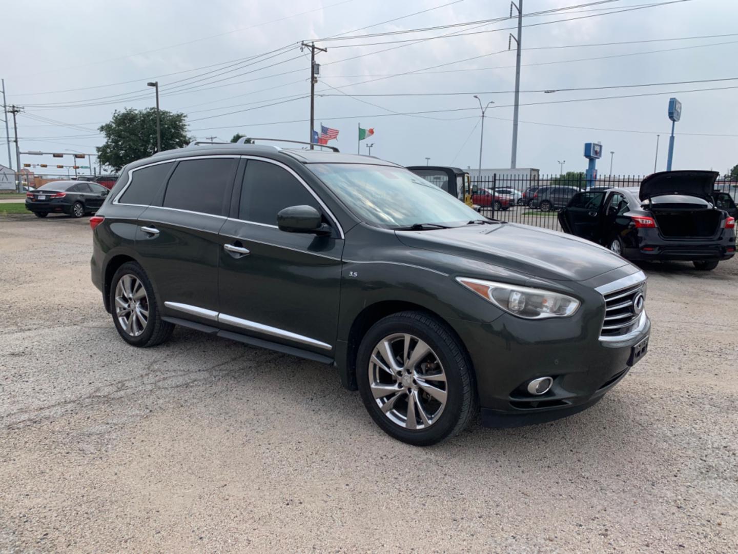 2014 Gray /Black Infiniti JX (5N1AL0MMXEC) with an 3.5 L engine, AUTOMATIC transmission, located at 1830 North Belt Line Road, Irving, TX, 75061, (469) 524-0199, 32.834373, -96.993584 - Photo#4